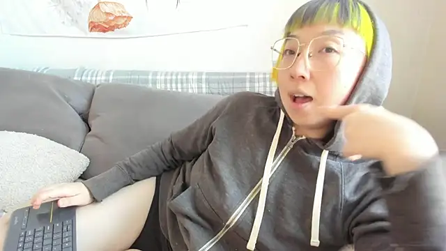 Snapshot of luxgray chatting on 02-13-26, 08:09 luxgray online show from 02-13-26, 08:09