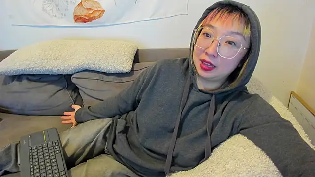 Snapshot of luxgray chatting on 01-31-25, 01:33 luxgray online show from 01-31-25, 01:33