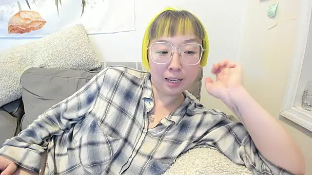 Snapshot of luxgray chatting on 02-23-26, 11:27 luxgray online show from 02-23-26, 11:27