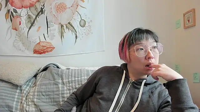 Snapshot of luxgray chatting on 10-14-25, 06:30 luxgray online show from 10-14-25, 06:30