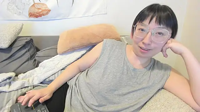 Snapshot of luxgray chatting on 02-02-26, 12:20 luxgray online show from 02-02-26, 12:20