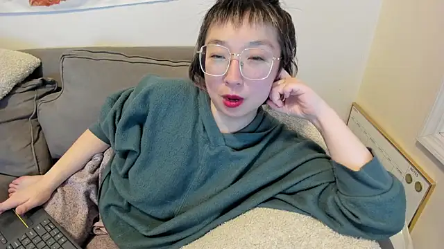 Snapshot of luxgray chatting on 03-10-25, 03:45 luxgray online show from 03-10-25, 03:45