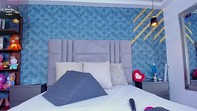 NiiaMoore online show from 04-08-26, 07:15