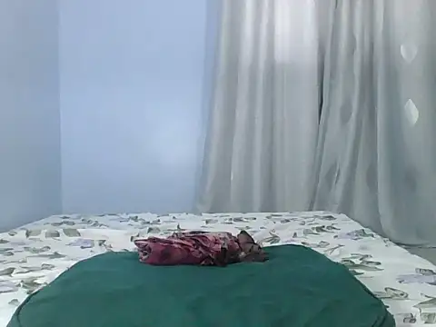 Snapshot of sandra_sauvage chatting on 09-19-25, 06:39 sandra sauvage online show from 09-19-25, 06:39