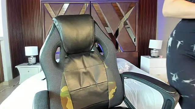 IsabellaaJoness online show from 09-18-25, 12:19