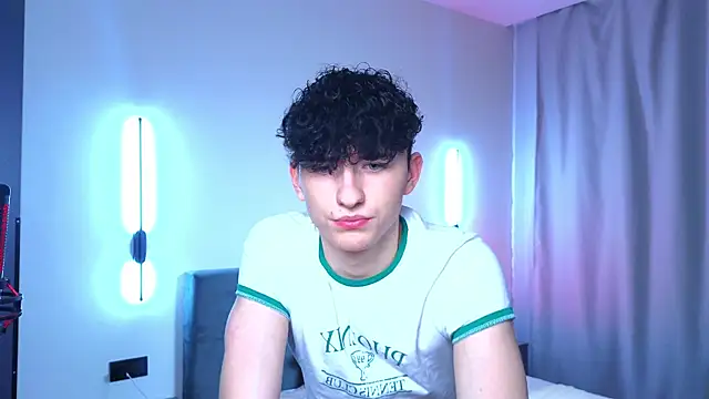 Snapshot of AmondCor chatting on 10-07-25, 02:12 AmondCor online show from 10-07-25, 02:12