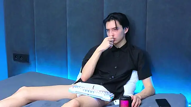 Snapshot of AmondCor chatting on 02-25-25, 12:49 AmondCor online show from 02-25-25, 12:49