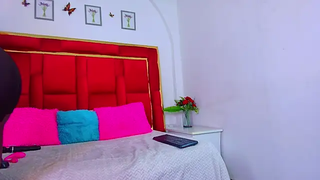 CoralHarrinson online show from 10-24-25, 07:24