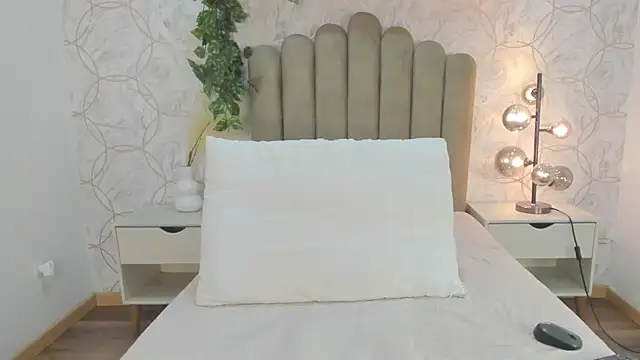 Roma  love online show from 11-14-25, 01:37