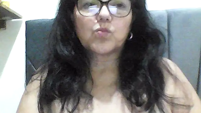 kassandra02 online show from 10-26-25, 03:07