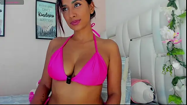 Snapshot of Vivi_bless chatting on 07-13-26, 04:50 Vivi bless online show from 07-13-26, 04:50