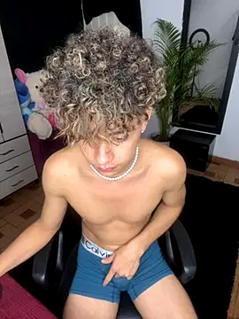 Snapshot of DavidfullOFlove chatting on 09-29-25, 12:17 DavidfullOFlove online show from 09-29-25, 12:17