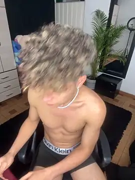 Snapshot of DavidfullOFlove chatting on 09-24-25, 04:08 DavidfullOFlove online show from 09-24-25, 04:08