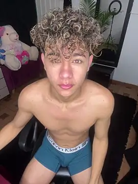 Snapshot of DavidfullOFlove chatting on 09-26-25, 06:37 DavidfullOFlove online show from 09-26-25, 06:37