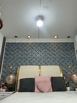 NaiomyLanes online show from 03-30-26, 11:44