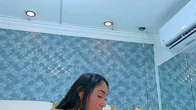 NaiomyLanes online show from 03-31-26, 01:35