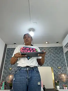 NaiomyLanes online show from 04-10-26, 11:39