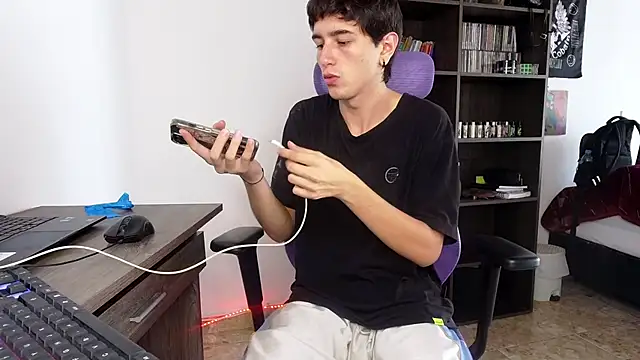 alex connorr online show from 09-27-25, 04:02