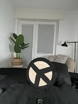 Lena Blom online show from 12-22-25, 09:04