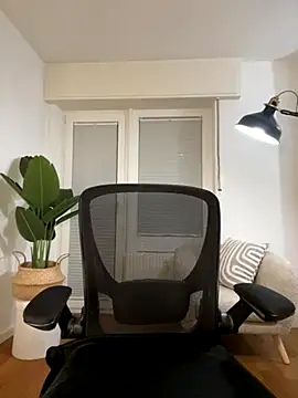 Lena Blom online show from 10-05-25, 07:48