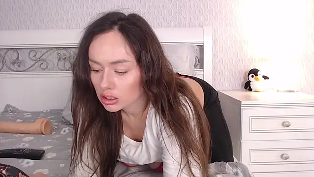 Snapshot of CERRUTI_model chatting on 02-15-25, 02:33 CERRUTI model online show from 02-15-25, 02:33