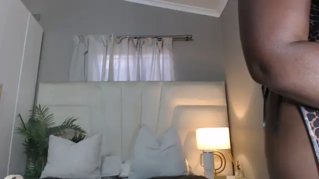 naughtyblackdolie online show from 04-04-26, 09:27