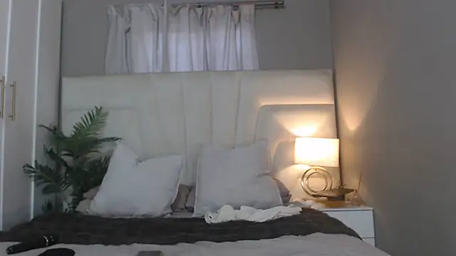 naughtyblackdolie online show from 06-26-26, 12:33