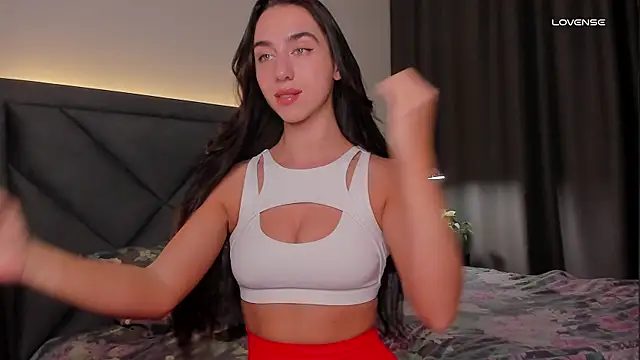 Snapshot of R_a_v_e_n chatting on 04-15-26, 07:58 R a v e n online show from 04-15-26, 07:58