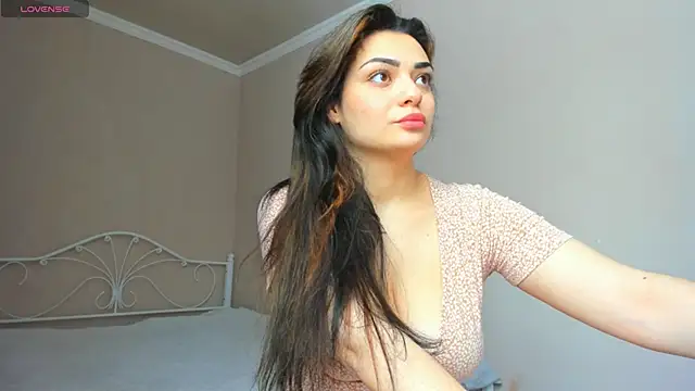 Snapshot of _cleopattra_ chatting on 02-08-25, 07:48 cleopattra online show from 02-08-25, 07:48