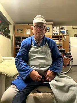 Snapshot of oldgayman chatting on 09-17-25, 05:37 oldgayman online show from 09-17-25, 05:37