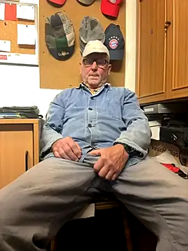 Snapshot of oldgayman chatting on 10-12-25, 11:22 oldgayman online show from 10-12-25, 11:22