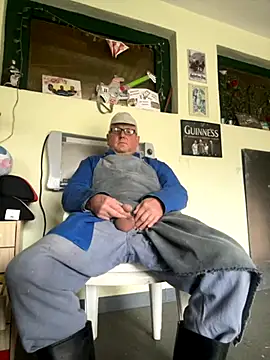 Snapshot of oldgayman chatting on 10-28-25, 12:37 oldgayman online show from 10-28-25, 12:37