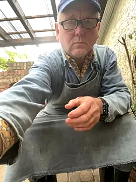 Snapshot of oldgayman chatting on 10-16-25, 06:54 oldgayman online show from 10-16-25, 06:54