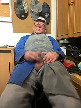 Snapshot of oldgayman chatting on 11-04-25, 07:28 oldgayman online show from 11-04-25, 07:28