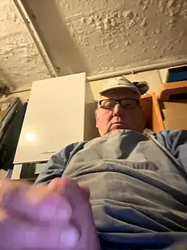 Snapshot of oldgayman chatting on 10-25-25, 05:50 oldgayman online show from 10-25-25, 05:50