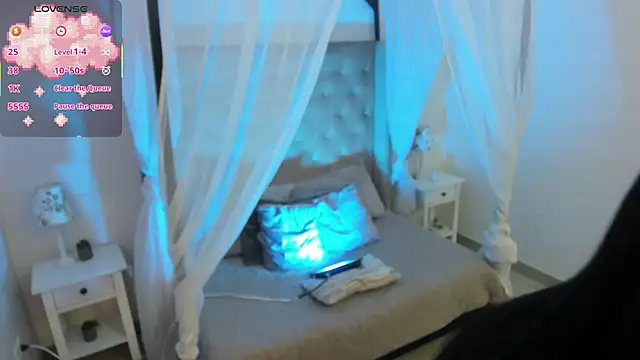 Snapshot of Hanna__Becker_ chatting on 10-19-25, 03:31 Hanna  Becker  online show from 10-19-25, 03:31