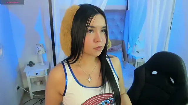 Hanna  Becker  online show from 12-15-25, 03:34