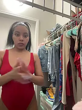 juicyyy323 online show from 12-24-24, 03:16