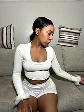 juicyyy323 online show from 11-07-25, 01:59