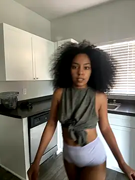 juicyyy323 online show from 09-19-25, 08:24