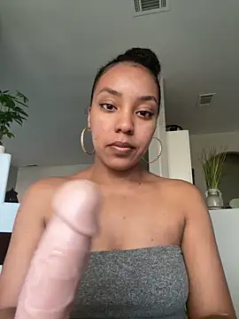 juicyyy323 online show from 10-07-25, 10:44