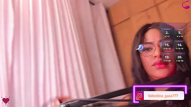 Snapshot of Val_daniiels chatting on 02-09-25, 03:43 Val daniiels online show from 02-09-25, 03:43