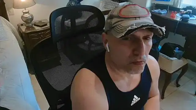 Snapshot of slzypvtpig chatting on 02-01-26, 01:42 slzypvtpig online show from 02-01-26, 01:42