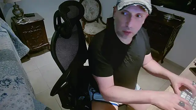 Snapshot of slzypvtpig chatting on 02-16-26, 03:05 slzypvtpig online show from 02-16-26, 03:05