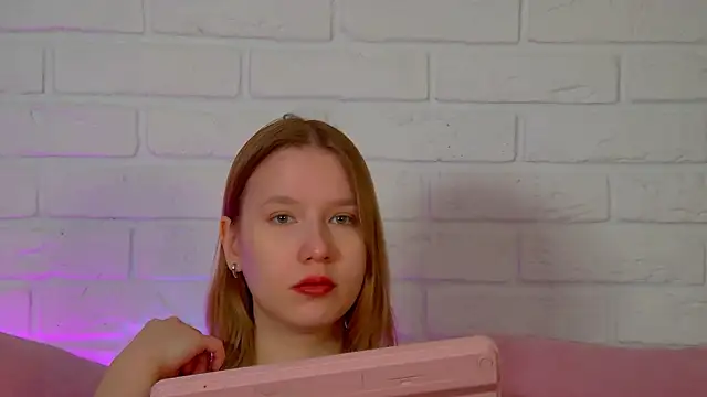 LiliLinn online show from 05-15-26, 04:21