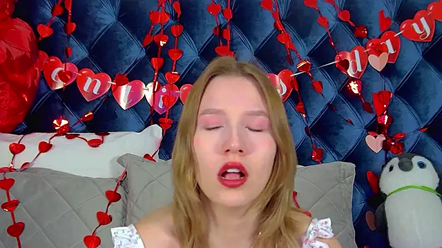 LiliLinn online show from 02-16-26, 04:44