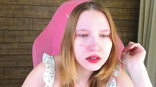 LiliLinn online show from 06-12-26, 04:21