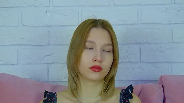 Snapshot of LiliLinn chatting on 10-03-25, 04:25 LiliLinn online show from 10-03-25, 04:25