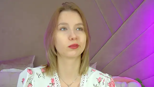 Snapshot of LiliLinn chatting on 09-26-25, 04:30 LiliLinn online show from 09-26-25, 04:30