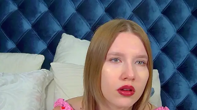 LiliLinn online show from 11-28-25, 04:34